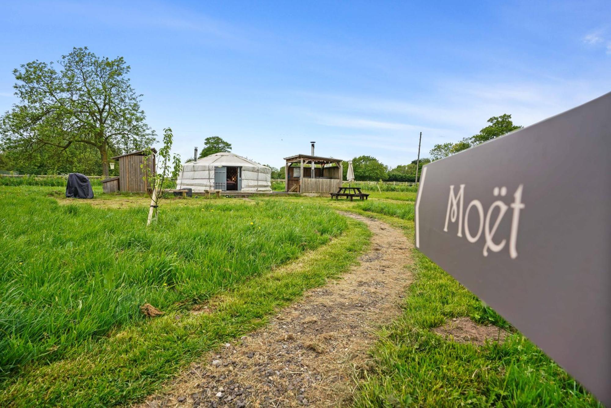 Glamp And Tipple Ltd Hotel Great Ellingham Exterior foto